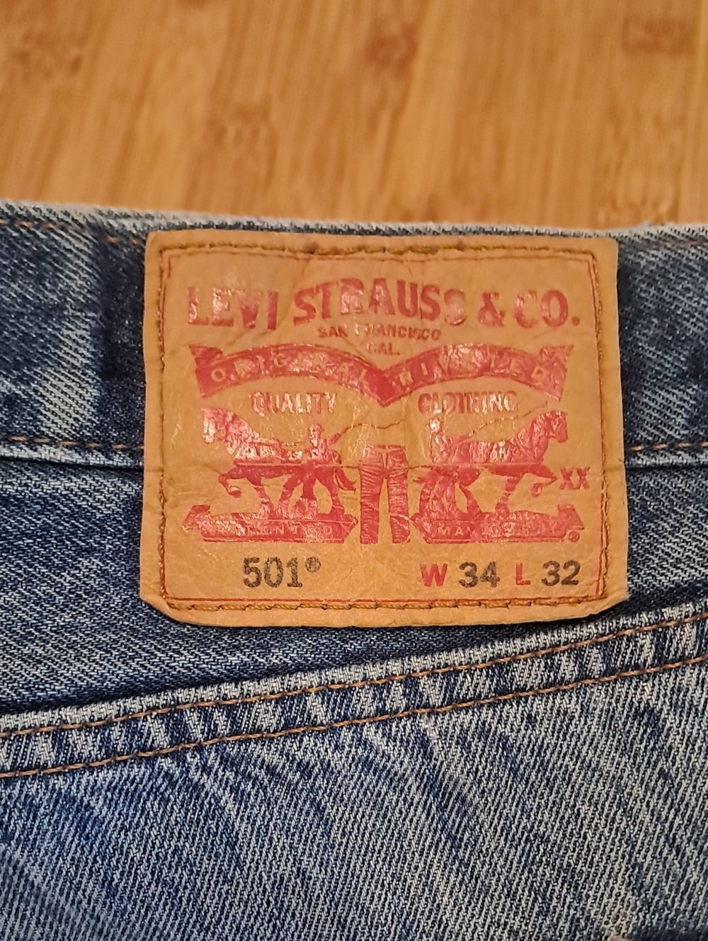 501 Levi's Men's Straight Jeans in Blue Distressed W34 L32